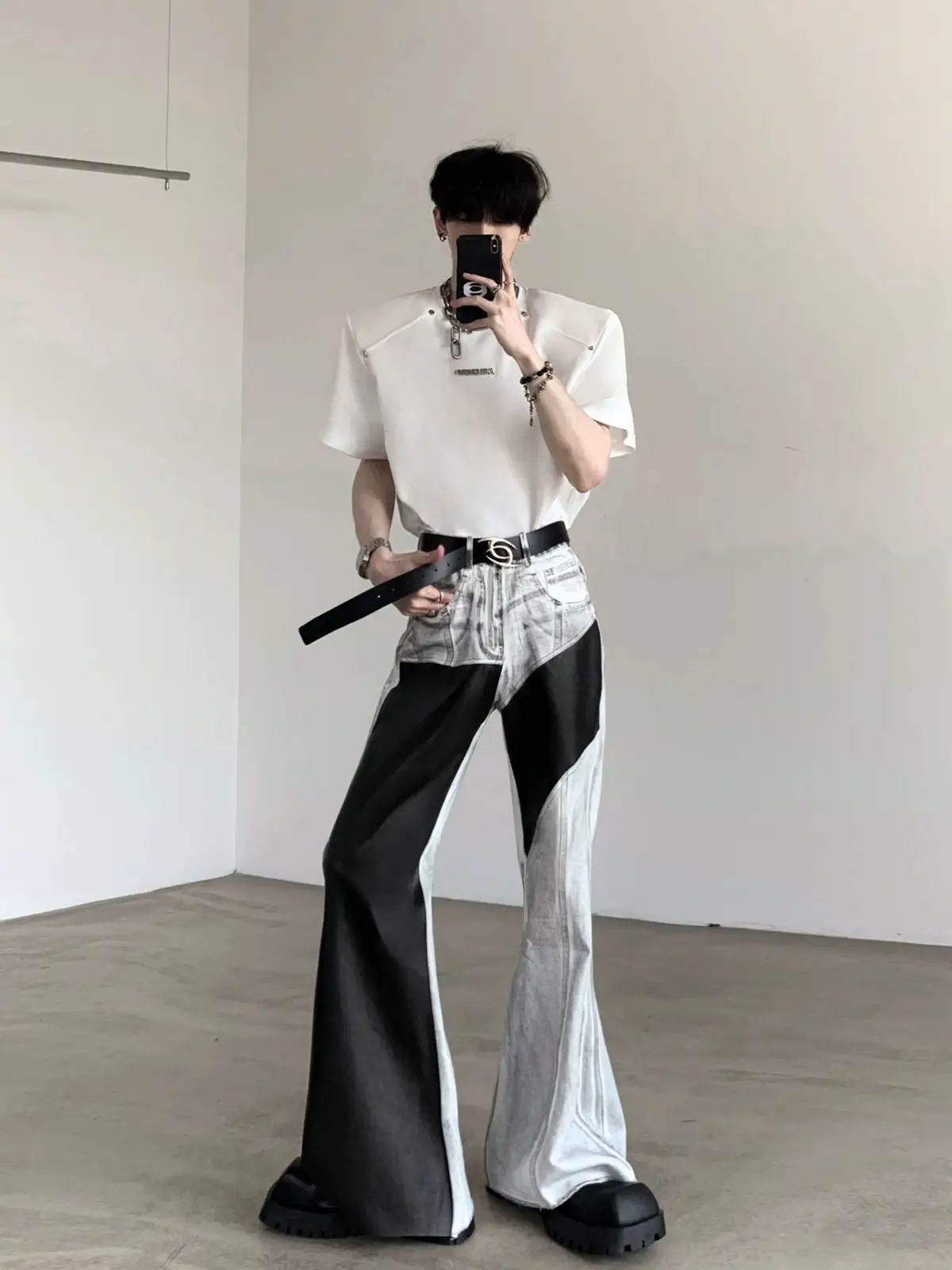 ダメージ パッチワーク レザーパンツ | The Korean Fashion