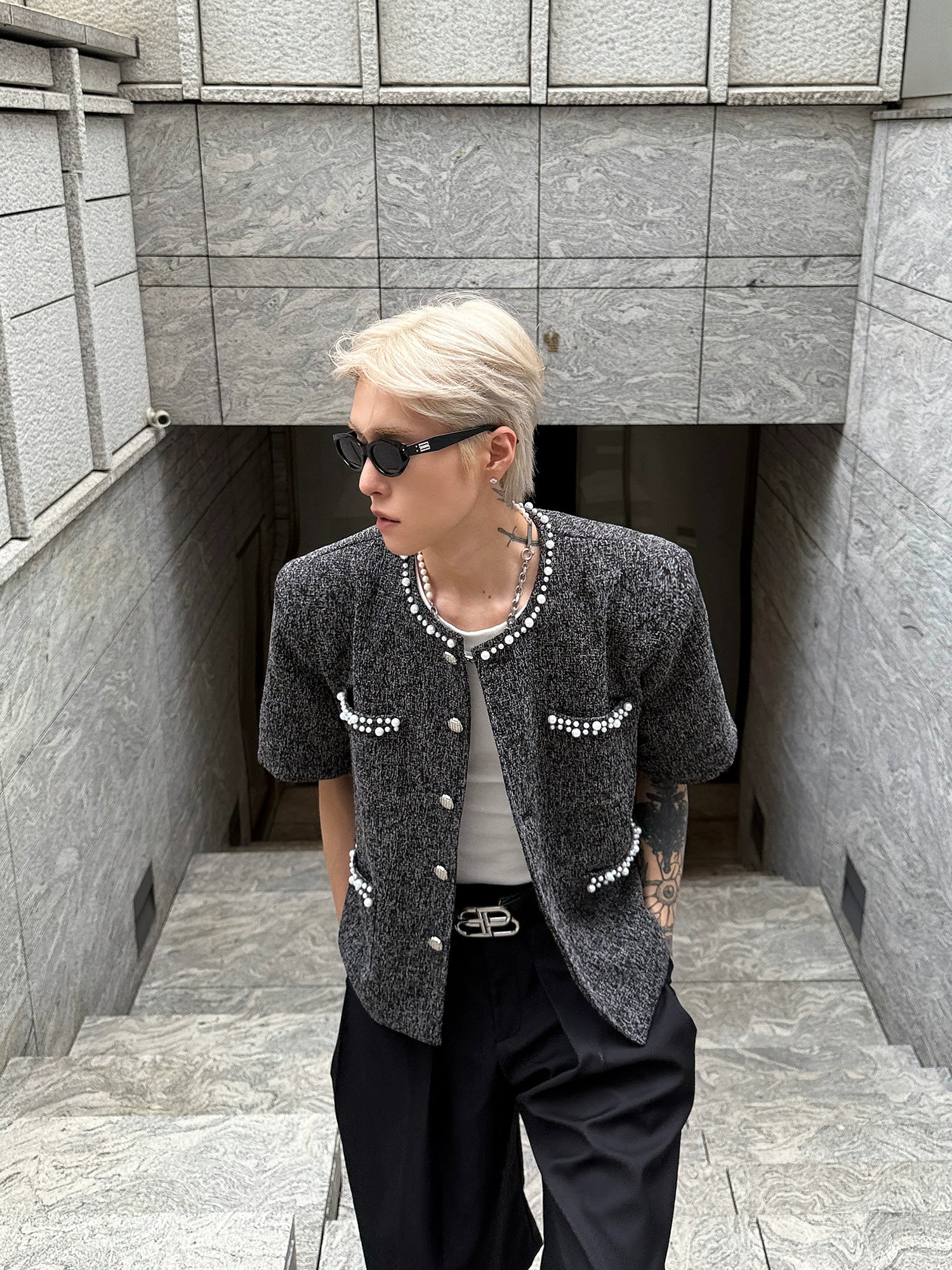 short-sleeve-collarless-pearl-
