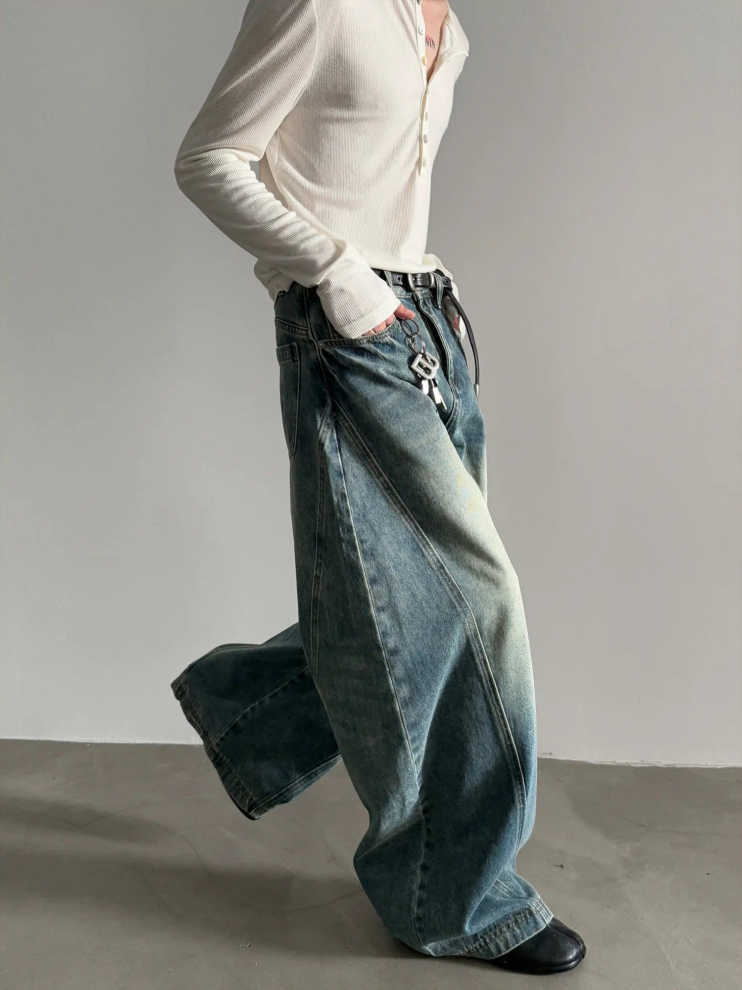 Wide-Leg Vintage Distressed Jeans | The Korean Fashion